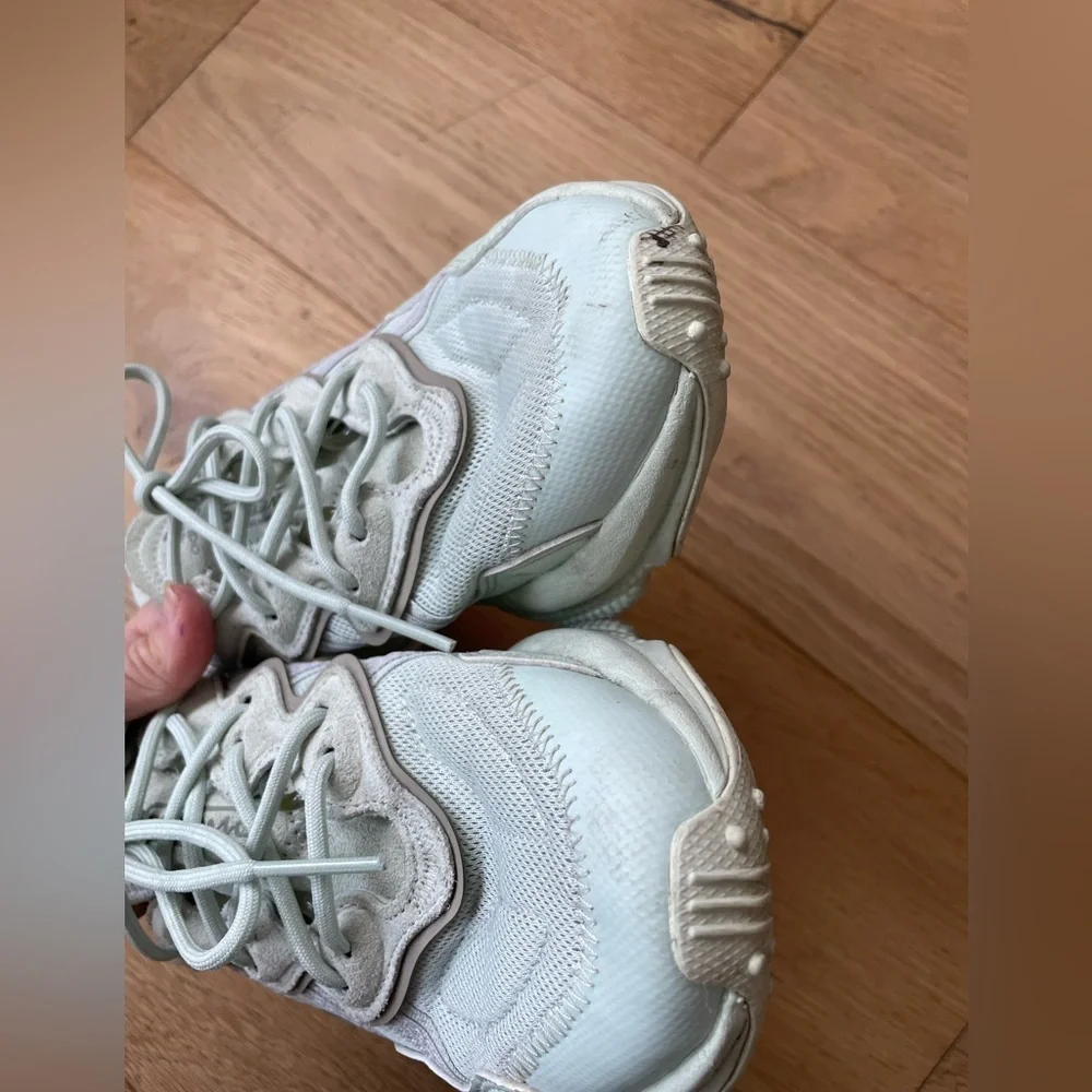 Adidas Ozweego Tennis shoes